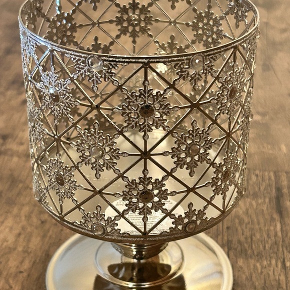 Bath & Body Works Silver Snowflake Candle Holder - Picture 3 of 9